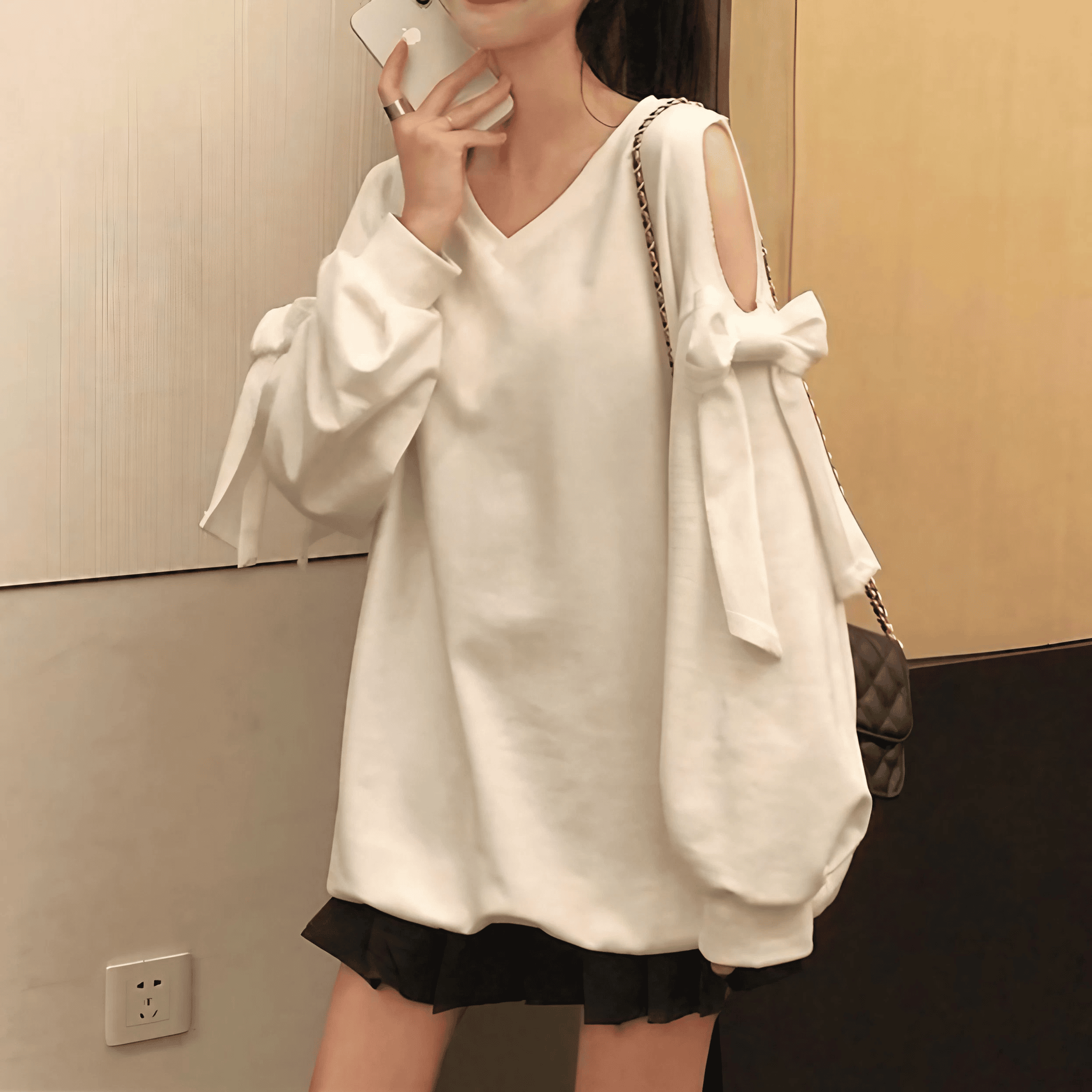 リボンショルダーVネックスウェット◆スウェット ガーリー系 M、L、XL、XXL