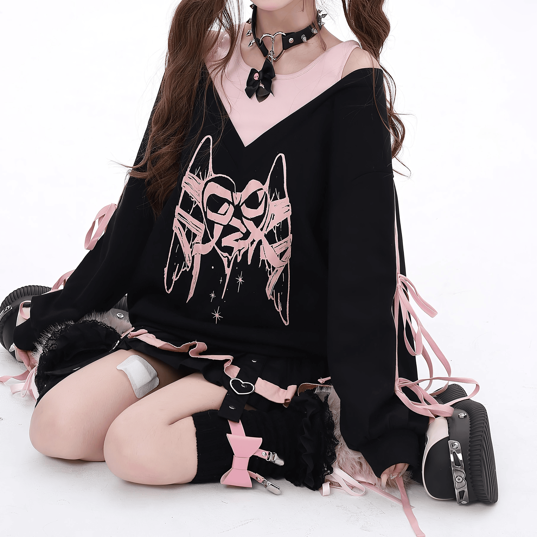 ガーリーVネックリボンスウェット◆スウェット ガーリー系 S、M、L、XL