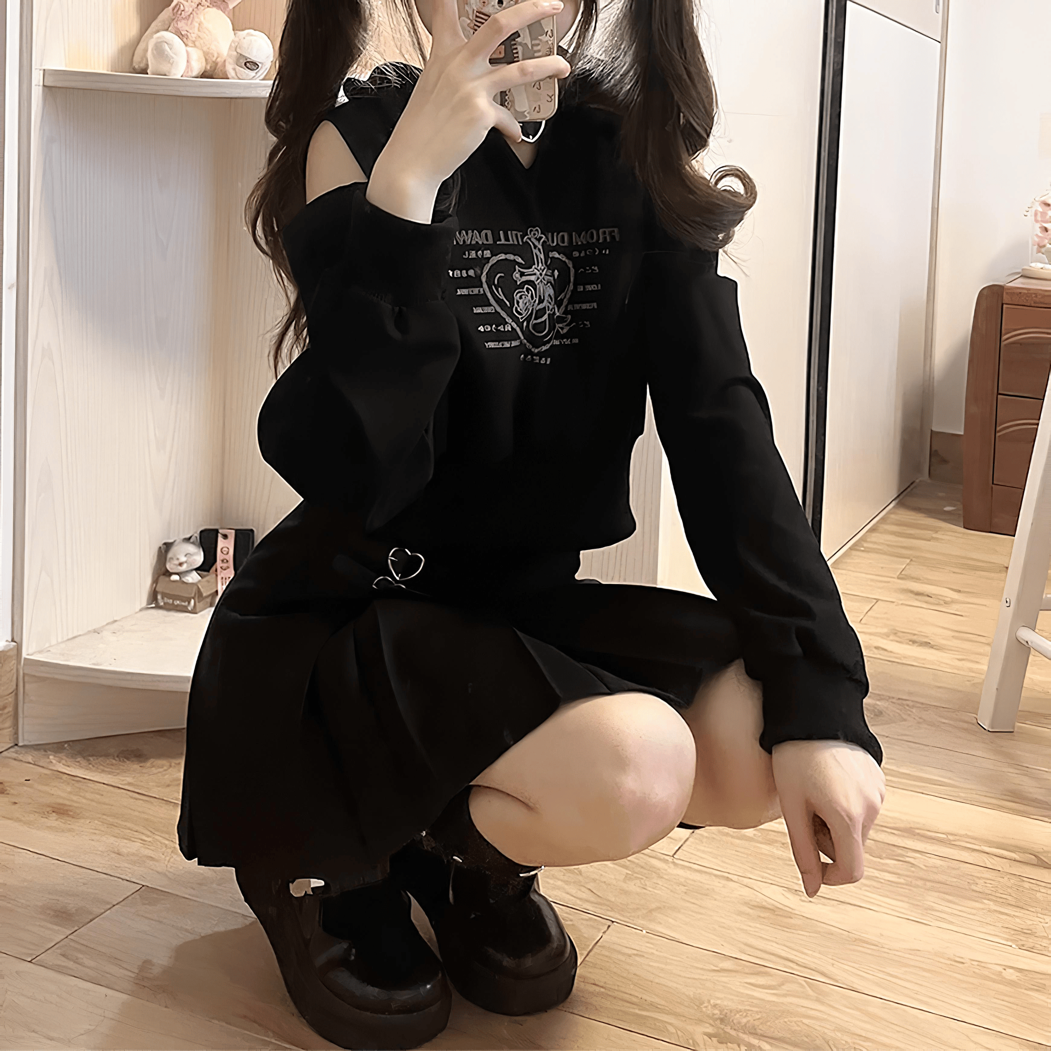ハートチャームオープンショルダートップス◆イラストTシャツ 地雷系 S、M、L