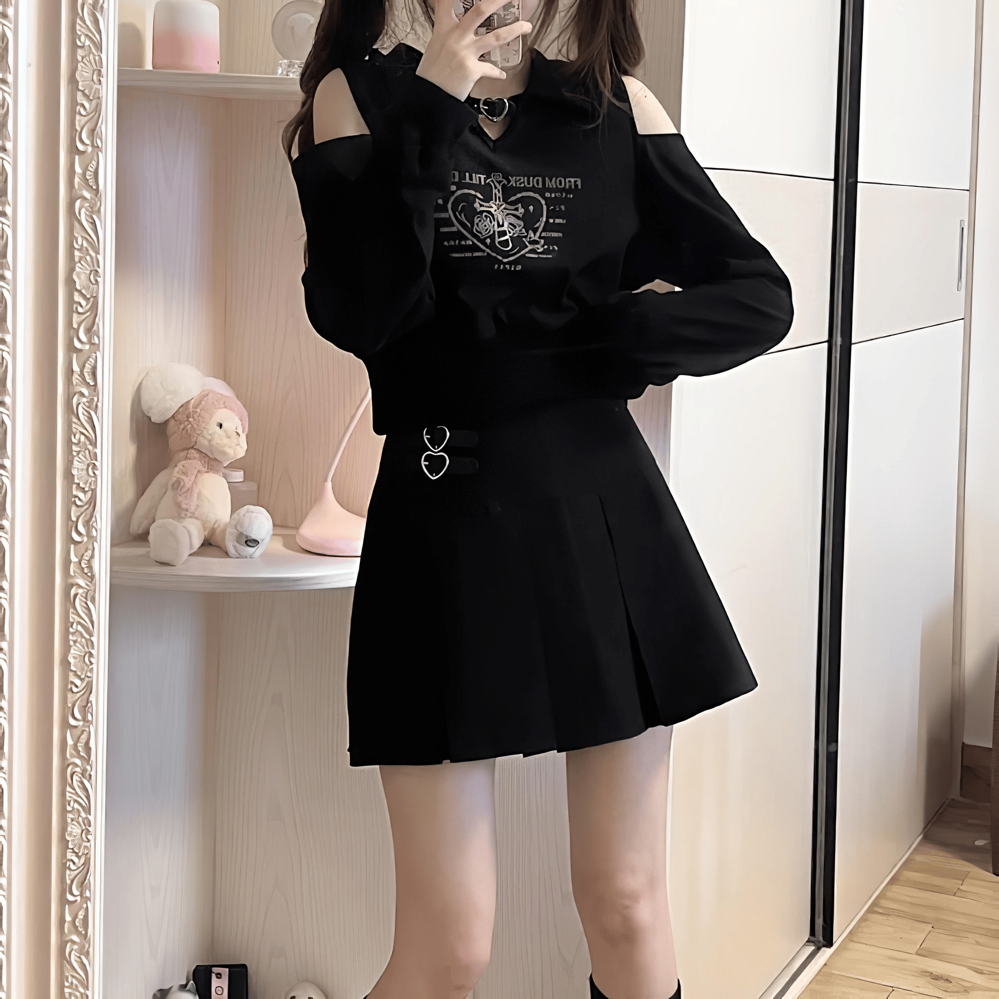 ハートチャームオープンショルダートップス◆イラストTシャツ 地雷系 S、M、L